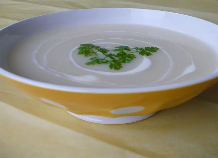 Soupe blanche aux cinq légumes-racines