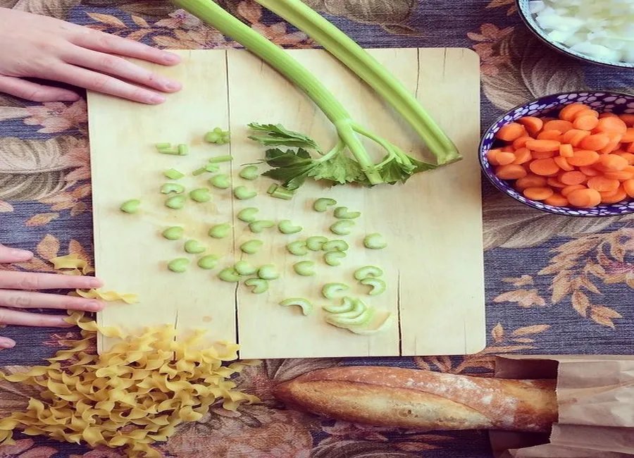 Soupe céleri, pommes, carottes
