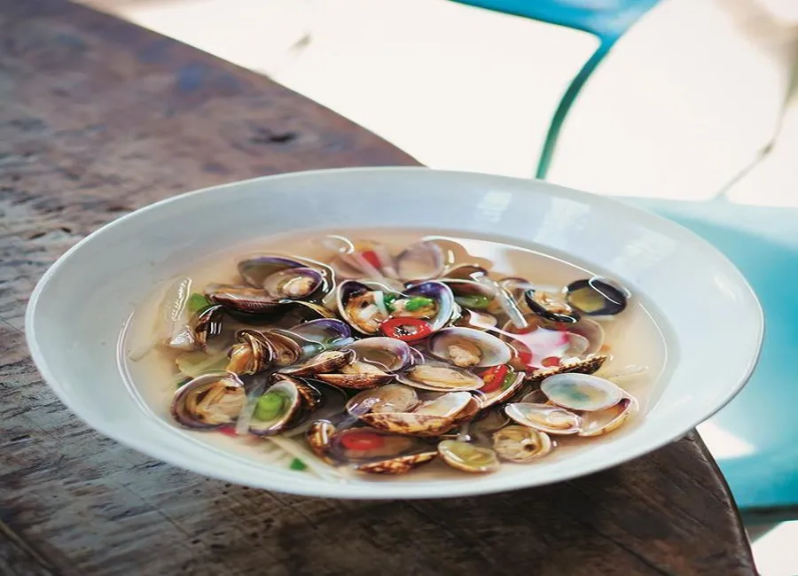 Soupe claire aux palourdes