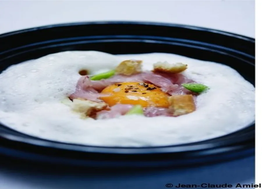 Soupe d'ail, chinchard au gros sel