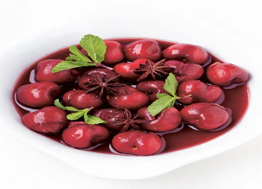 Soupe de cerises infusées à la menthe