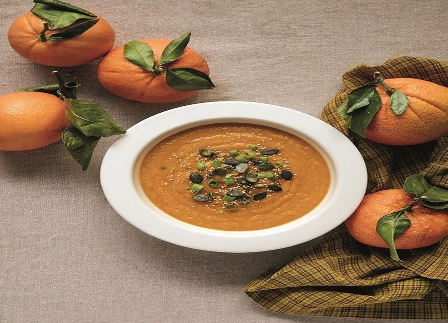 Soupe de courge à l'orange et graines