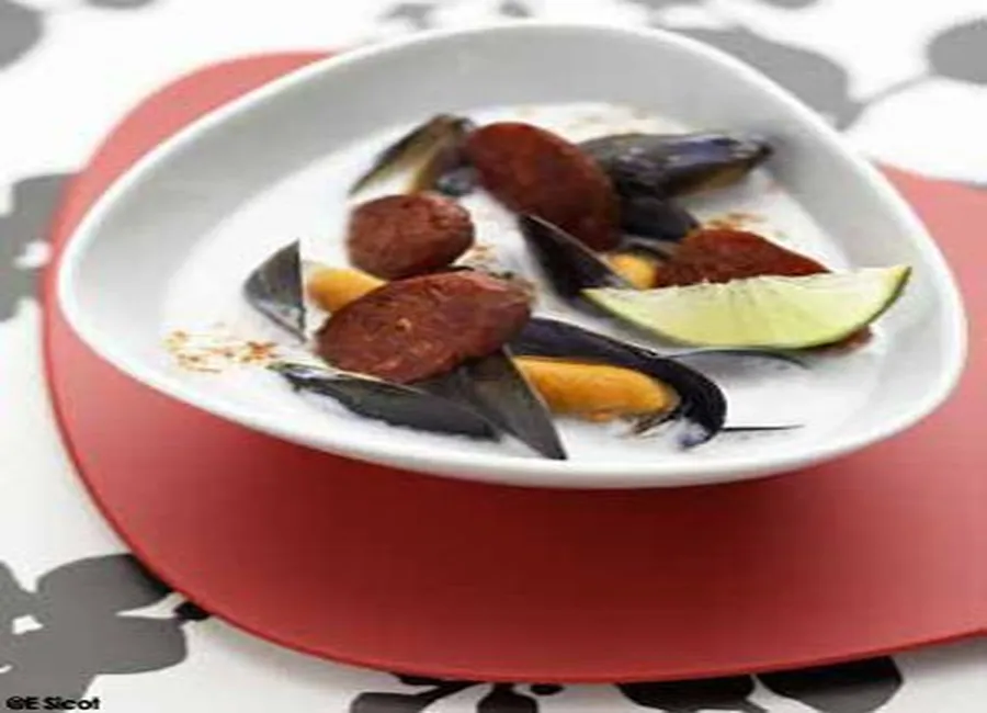 Soupe de moules coco-chorizo