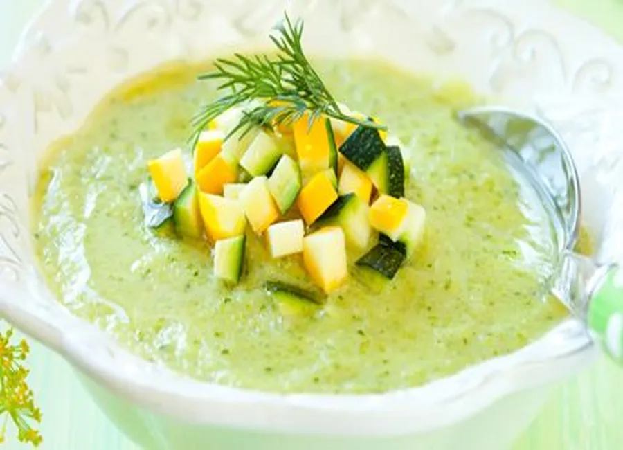 Soupe froide aux courgettes et au curry