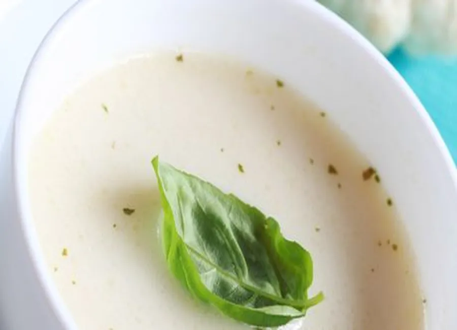 Soupe froide de chou-fleur aux pommes