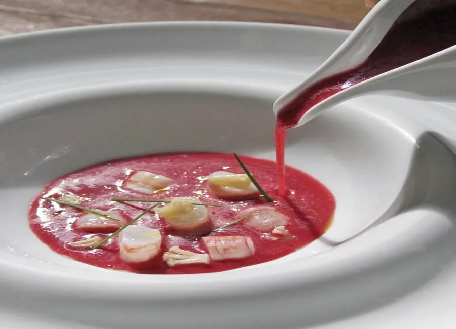 Soupe froide de jaboticabas aux crevettes