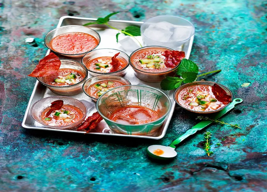 Soupe givrée melon, pastèque, et chips de bresaola