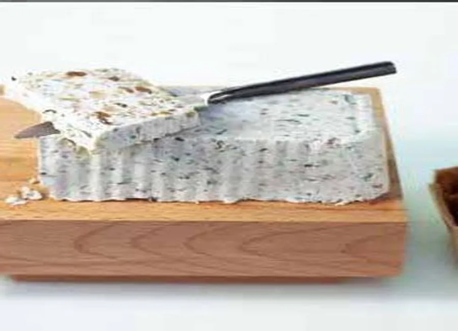 Terrine de roquefort aux noix et raisins