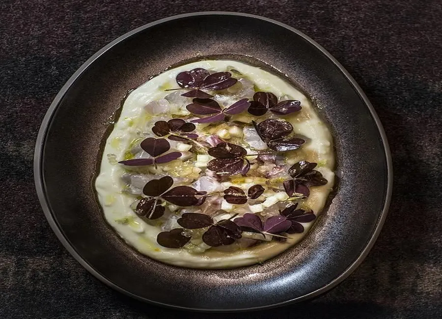 Tartare de maigre, poire et yuzu
