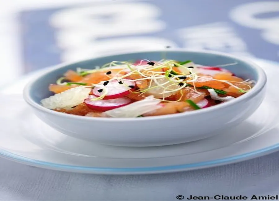Tartare de saumon, pomelo exotique à l'huile essentielle de pamplemousse