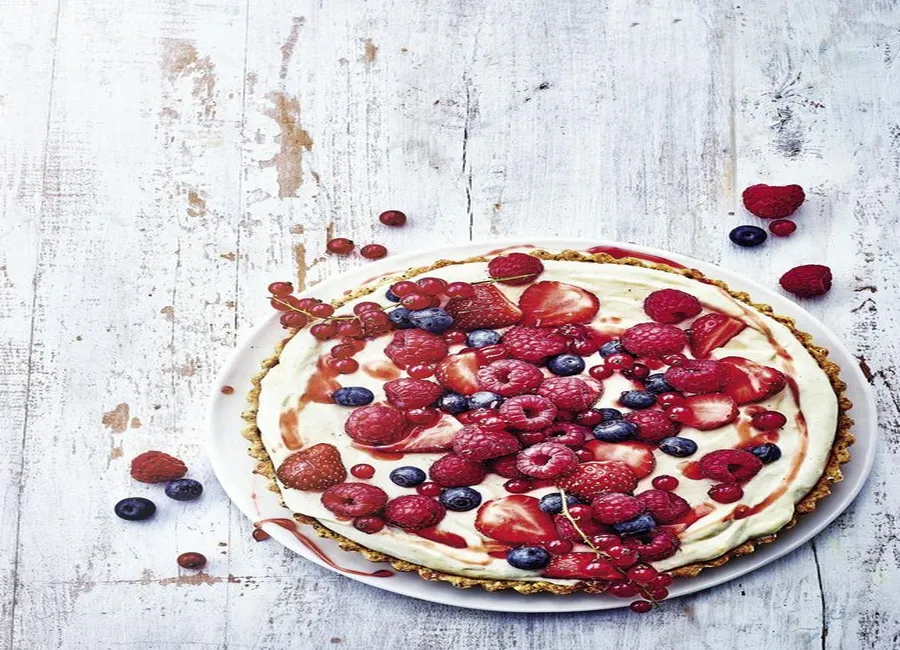 Tarte à la crème au citron et aux fruits rouges
