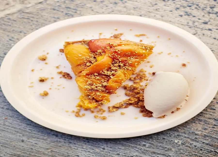 Tarte abricot, amande et rhubarbe