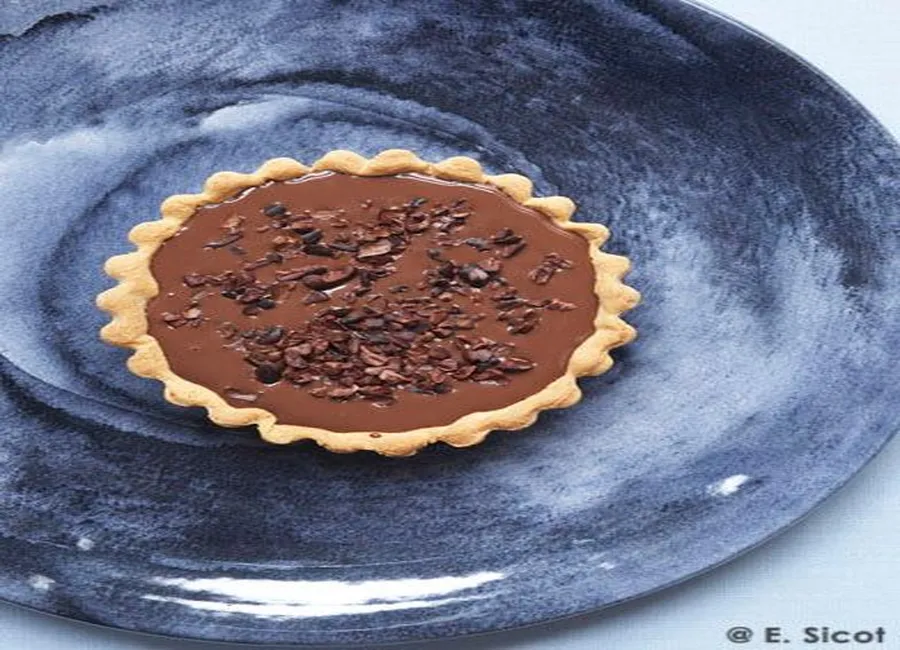 Tarte au chocolat et grué de cacao