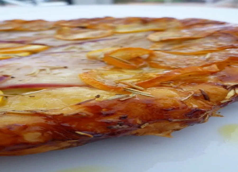 Tarte tatin de choux raves et courgettes au romarin