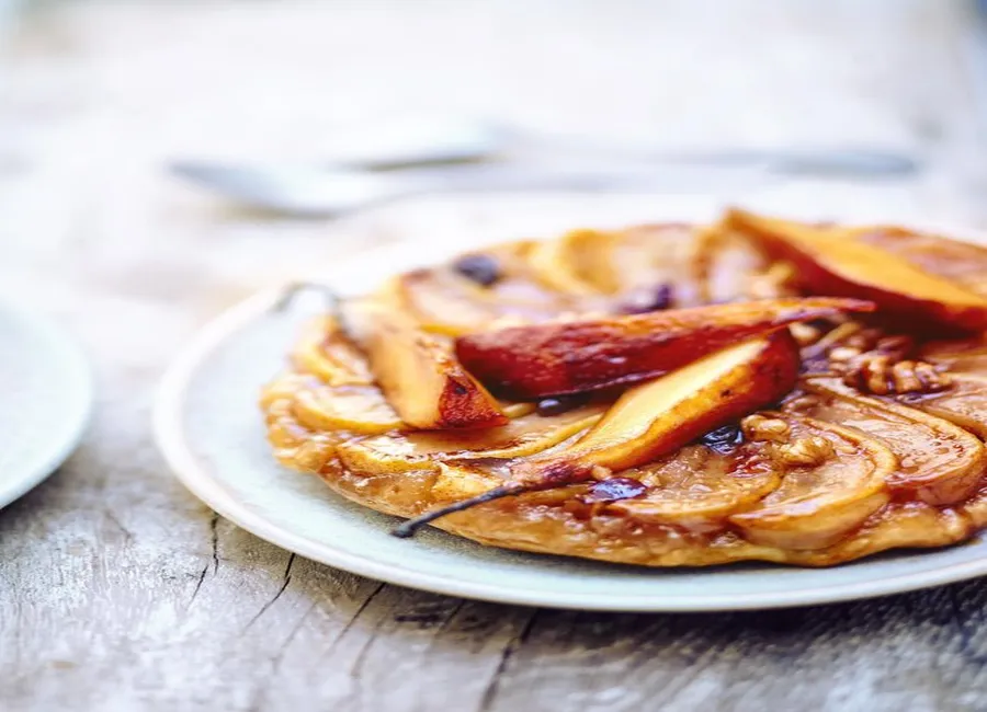 Tarte tatin poires, caramel et fruits secs