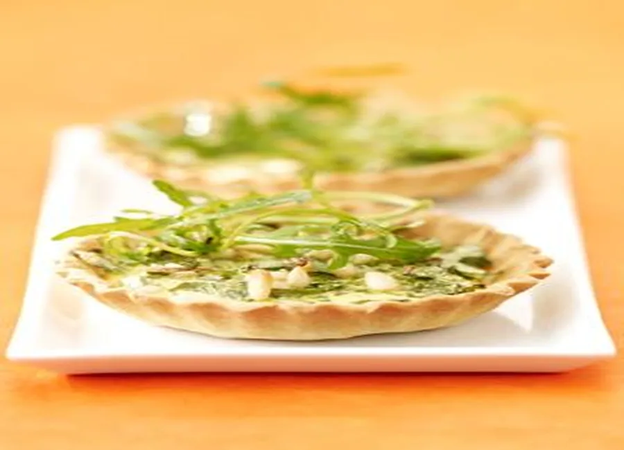 Tartelettes pignons-roquette