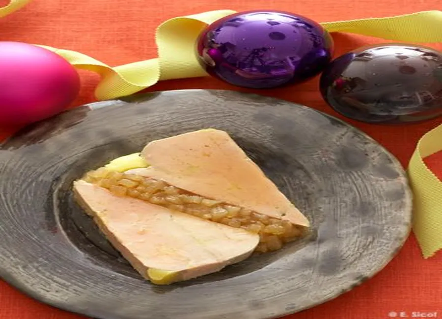 Terrine de foie gras mi-cuit caramélisé aux poires