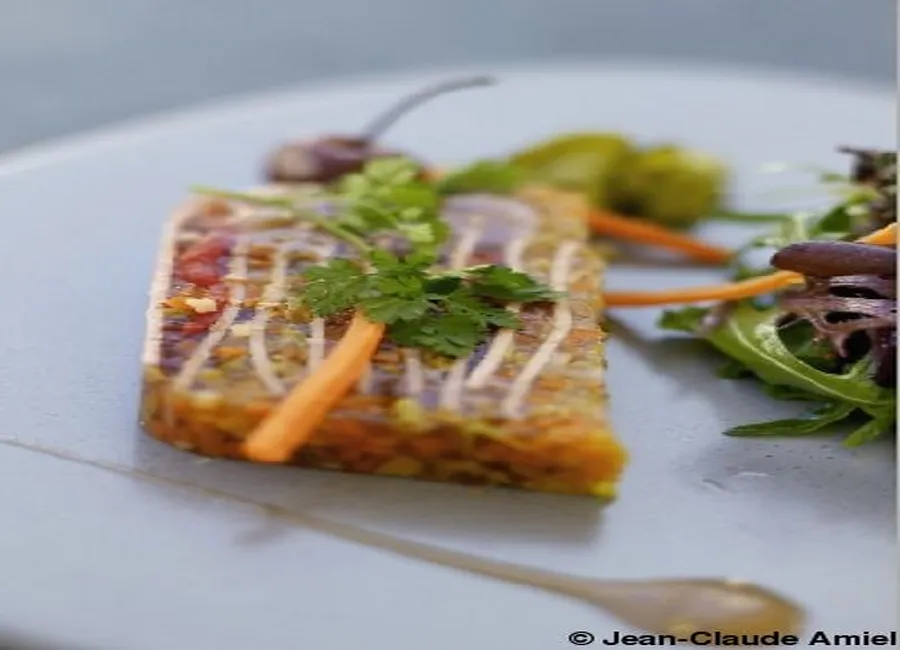 Terrine de jambon aux herbes et aux câpres