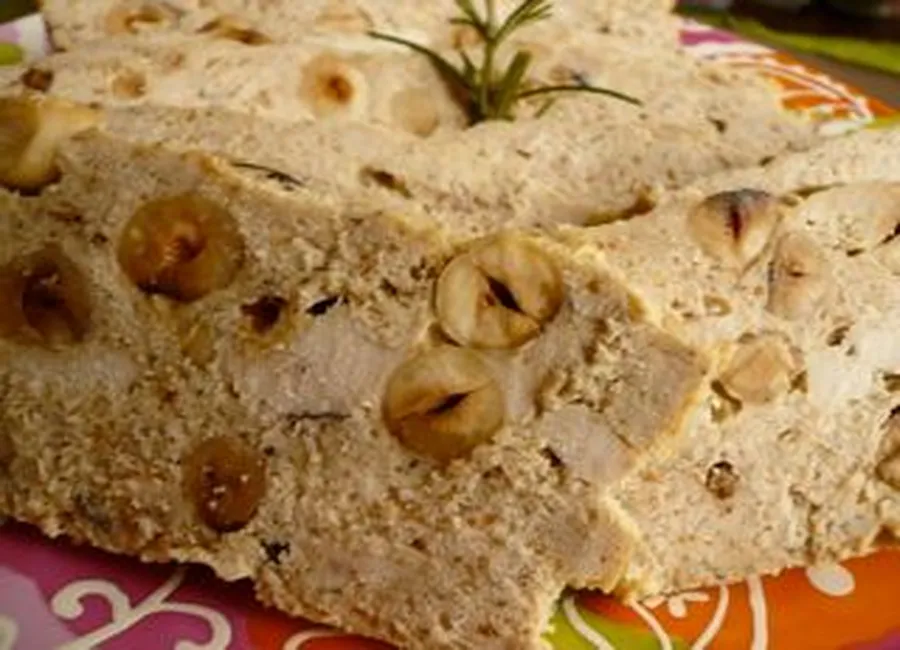 Terrine de poulet aux noisettes
