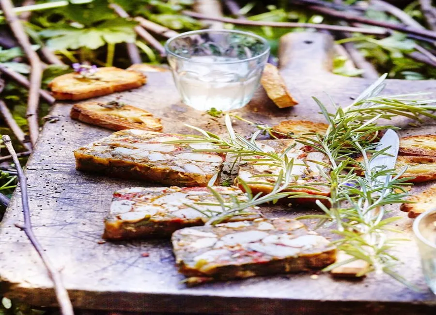 Terrine de poulet, tomates et feta