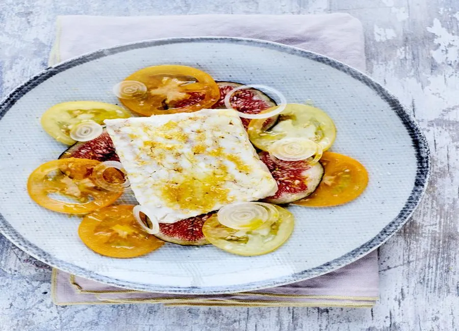 Terrine de raie au naturel et figues en carpaccio