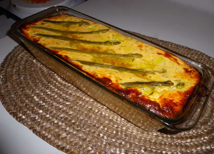 Terrine de saumon aux asperges et poireaux sur lit de noix de st jacques