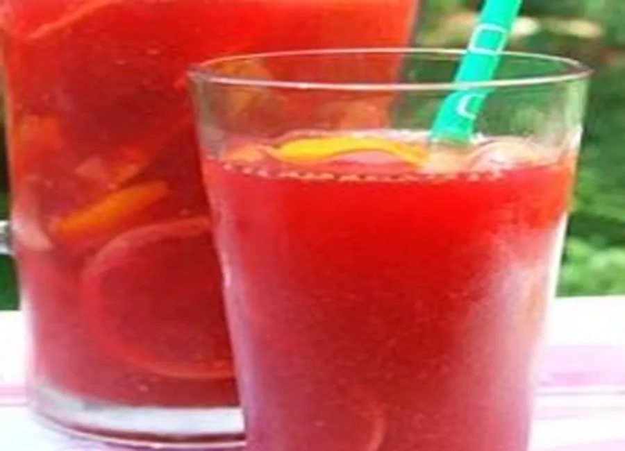 Thé glacé, framboises et agrumes