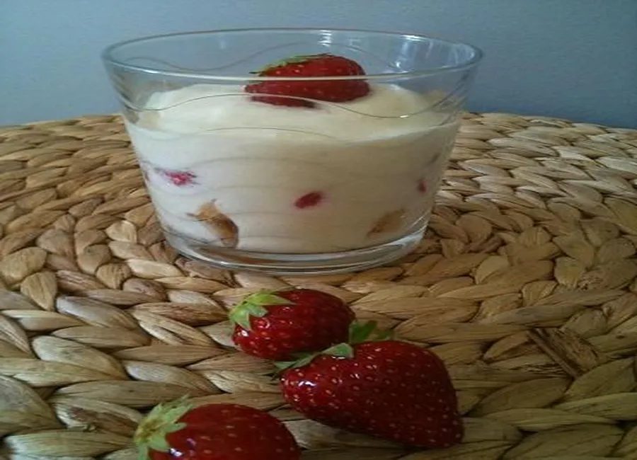 Tiramisu aux fraises et à la rose