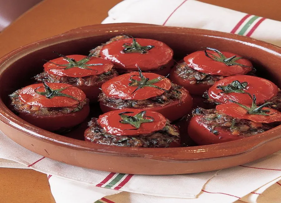 Tomates farcies au confit de canard et aux cèpes