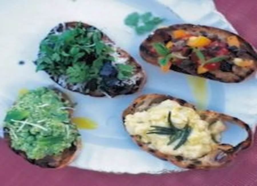 Tomates et olives pour crostini