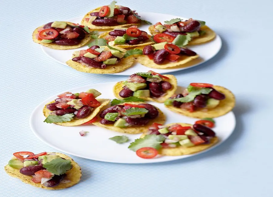 Tostadas haricots rouges, avocat, coriandre