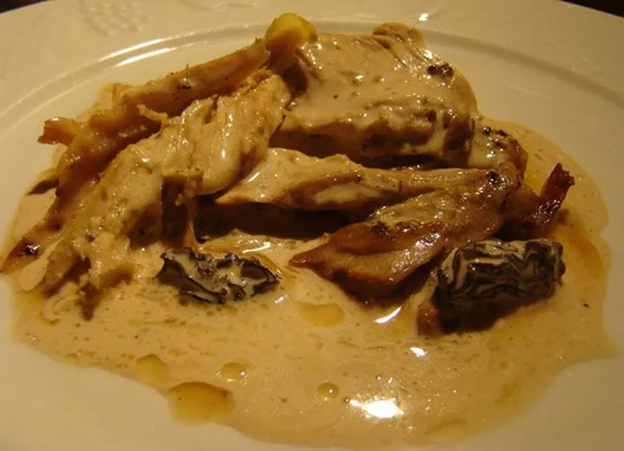 Chapon farci et ses morilles