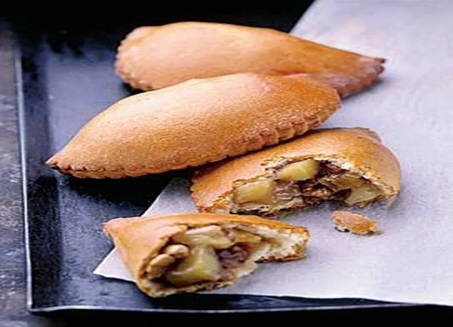 Chaussons aux pommes et aux noix