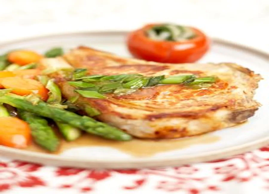 Côte de veau, asperges-carottes-tomates