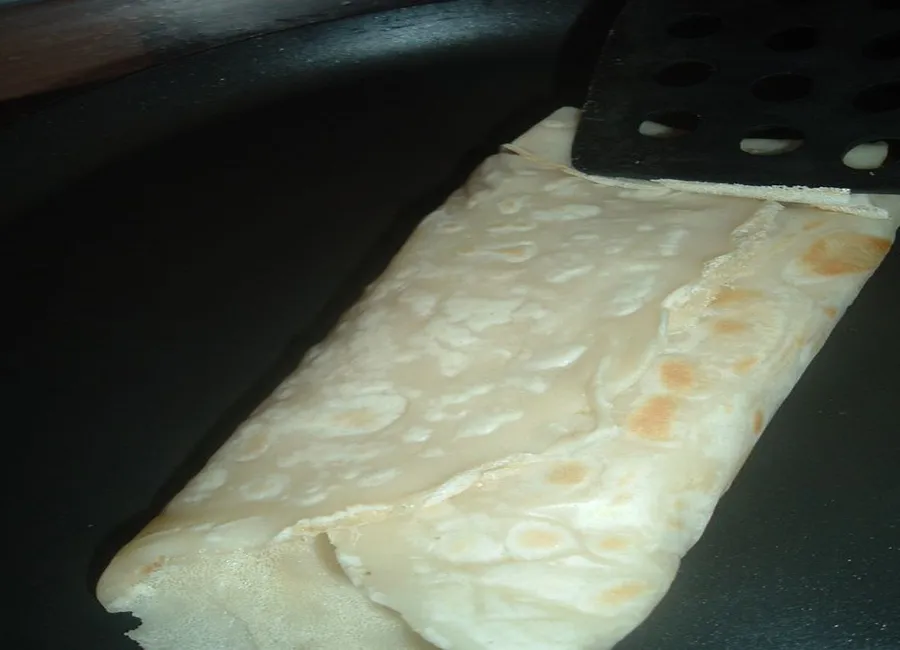Crêpes sans oeufs à la pomme cannelle caramélisée