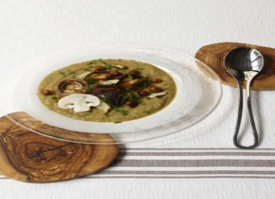 Cru et cuit de champignons