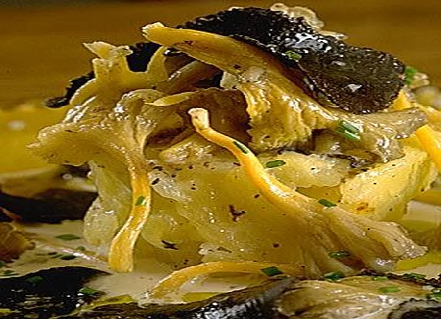 Pommes de terre aux truffes et aux chanterelles