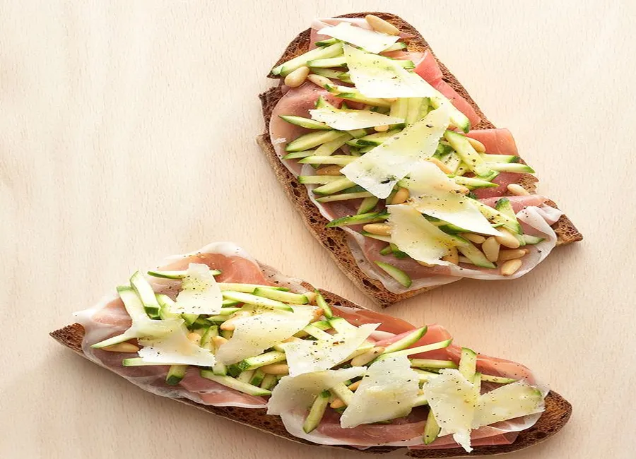 Tartines aux courgettes râpées
