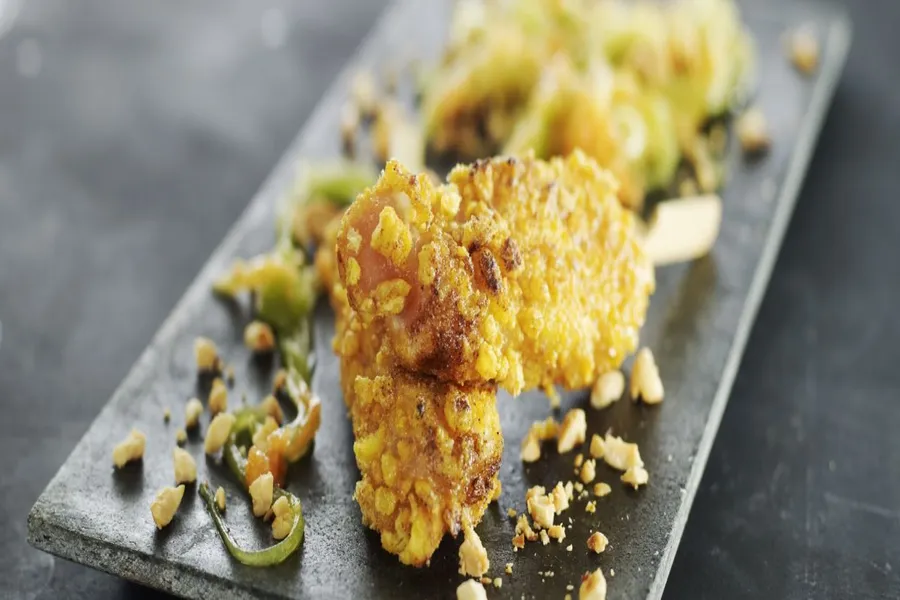 Brochette de poulet & cacahuète papaye, concombre & cacahuète