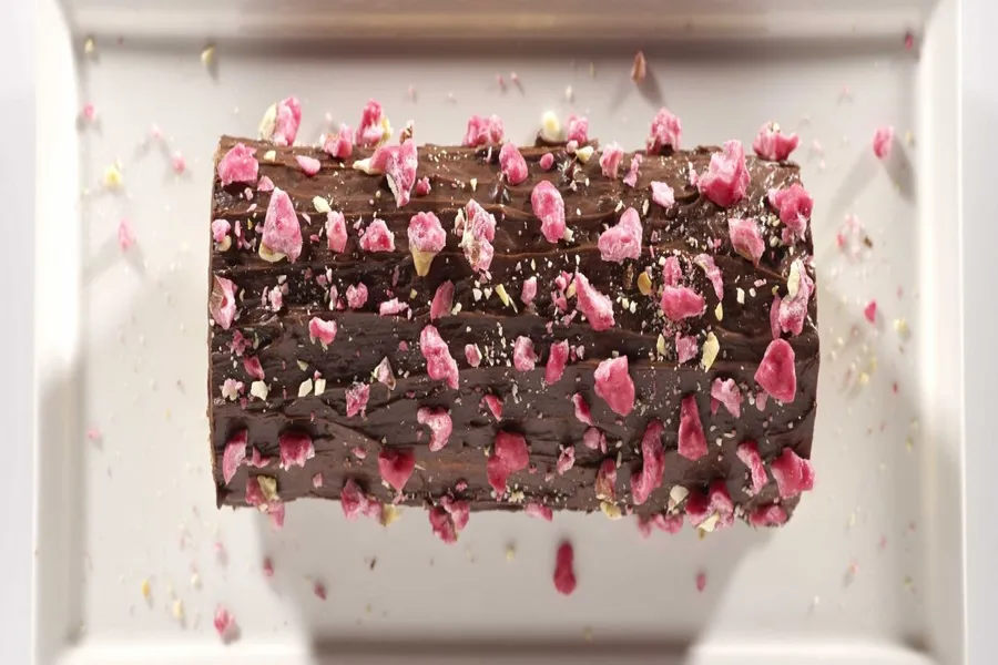 Bûche aux pralines roses