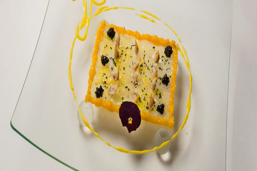 Carpaccio de langoustines et caviar d'aquitaine