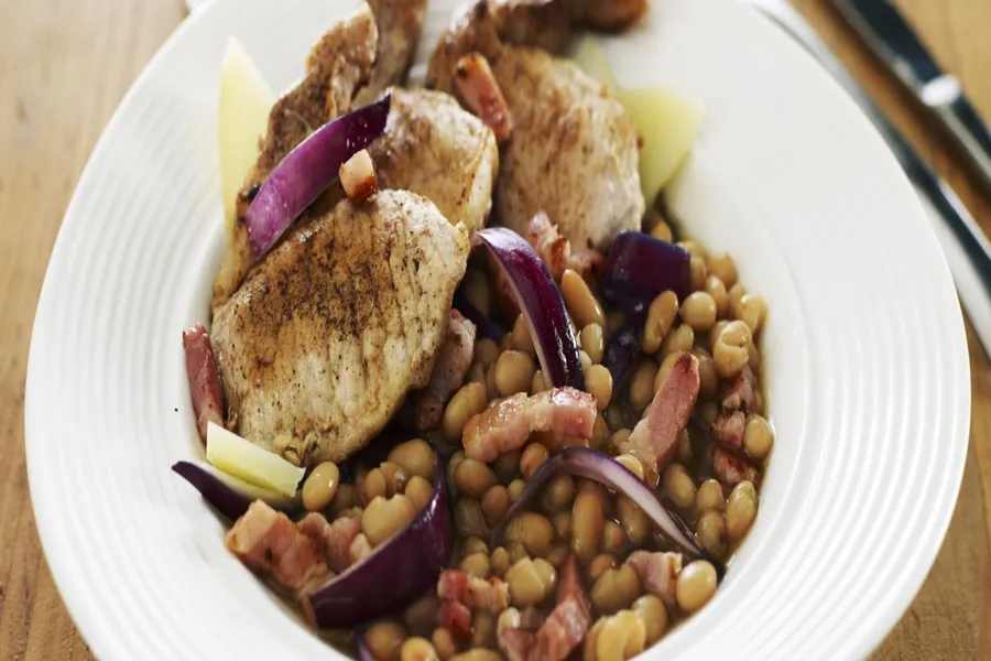 Côte de porcelet, mijoté de coco et oignons brulés