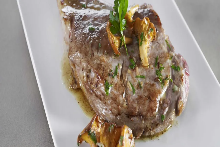 Côte de veau poêlée aux girolles