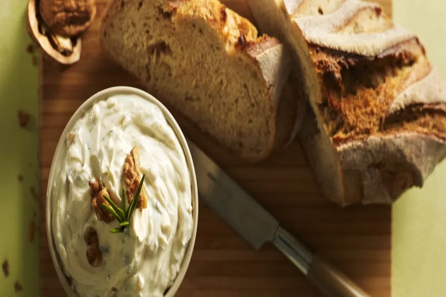 Crème de chèvre au miel et au romarin