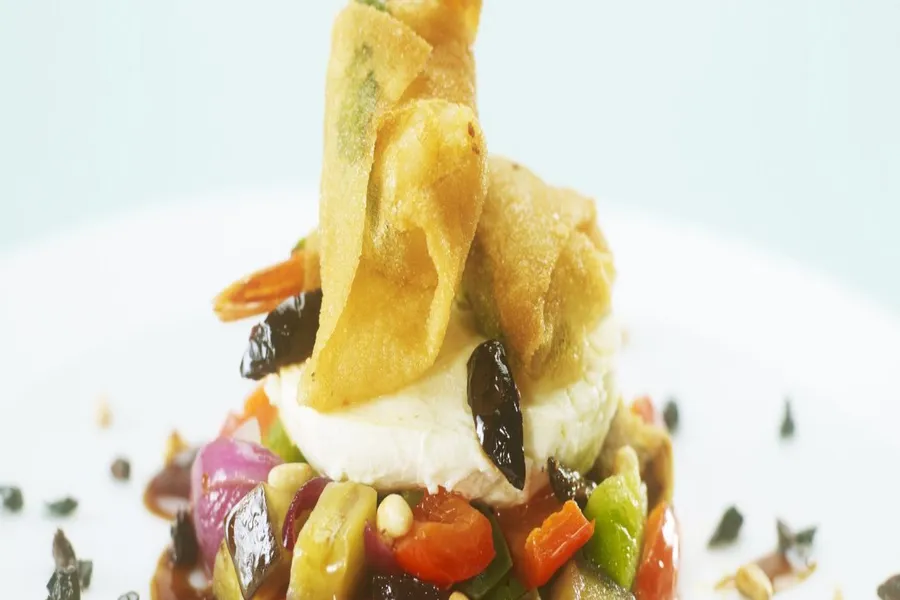 Croustillant de gambas au basilic, fondue de caponata et mozzarella buffala