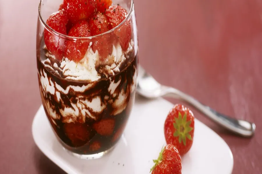 Fraise au caramel balsamique et à la brousse