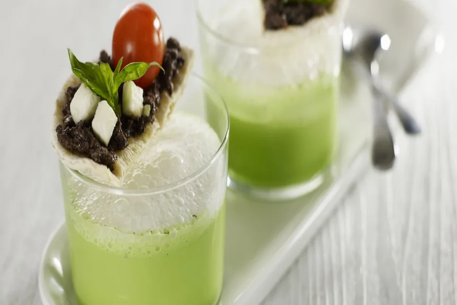 Gaspacho de tomates vertes, focaccia riviera