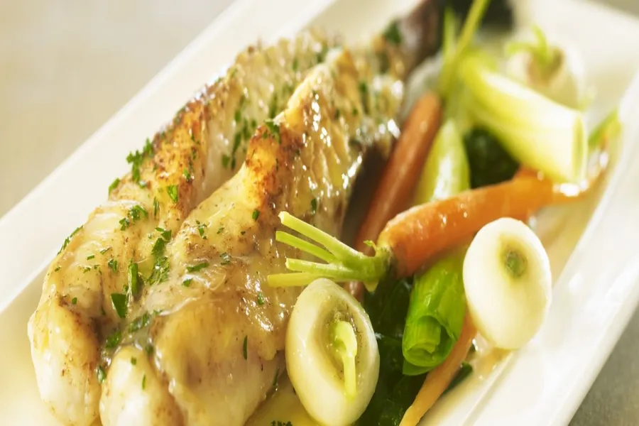Gigots de lotte aux petits légumes et beurre d'herbes