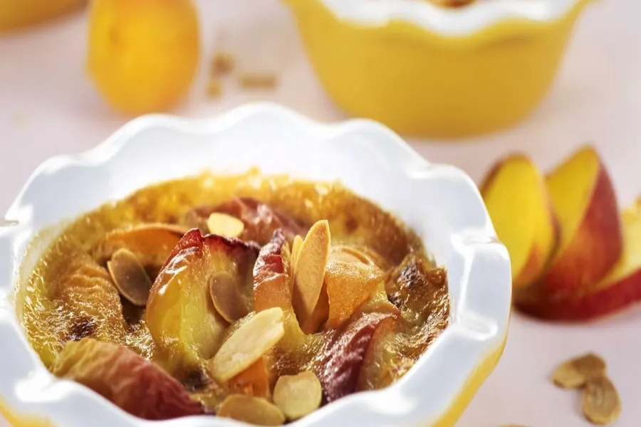 Gratin d'abricots et de nectarines aux amandes
