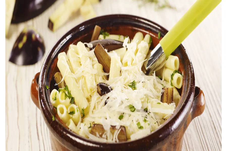 Macaronis à l'aubergine et à l'ail